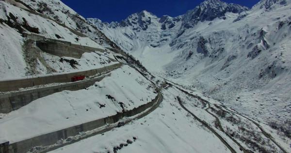 花費幾十億,中國最難修公路,117公里修了近50年,印度為何擔憂 花費幾十億,中國最難修公路,117公里修了近50年,印度為何擔憂