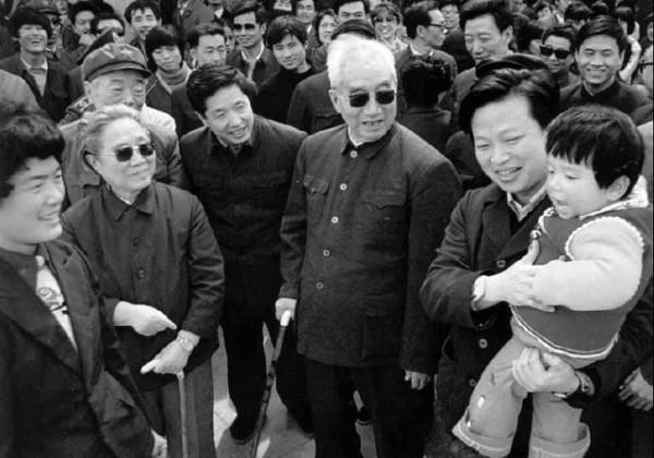 十大元帥四位葬在八寶山，朱德骨灰盒編號101，聶榮臻埋在松樹下