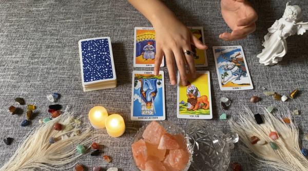 靈魅塔羅:射手座10月上半月運勢,放鬆下來,在紛亂中看見自己 靈魅塔羅:射手座10月上半月運勢,放鬆下來,在紛亂中看見自己