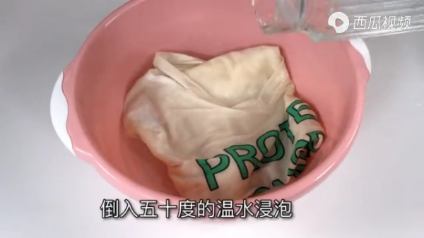 白衣服發黃了怎麼可以洗白