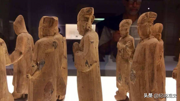 四川挖出龍鳳合葬墓，埋葬的卻是兩名大男人，古代太監心酸的一生