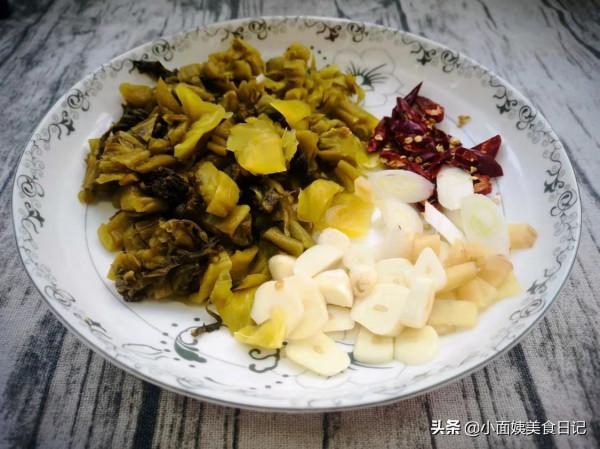 天冷時,一定要吃這道暖身菜,酸爽開胃,沒放肉,卻比肉還好吃 天冷時,一定要吃這道暖身菜,酸爽開胃,沒放肉,卻比肉還好吃