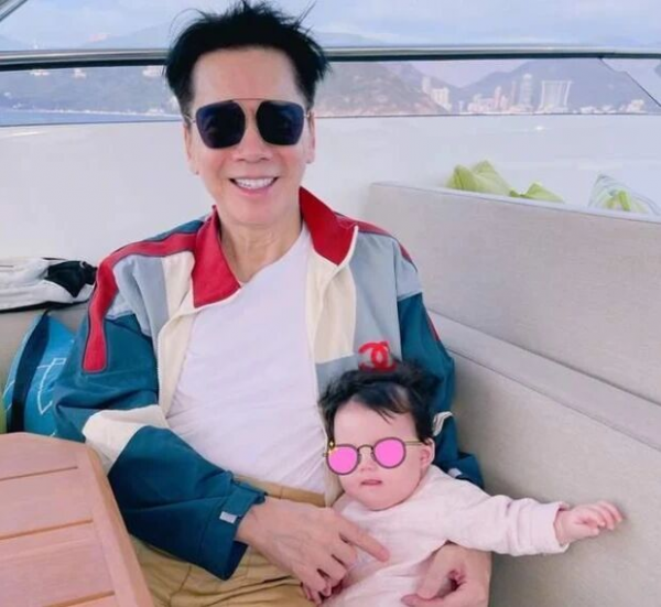 洪金寶和向華強的另一面，他們將“隔代親”現象發揮到了極致