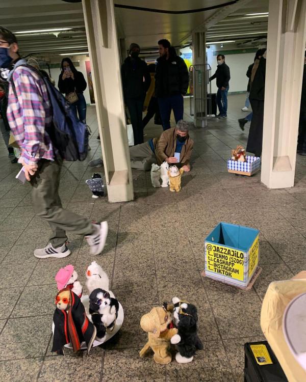 妹子表示紐約街頭很危險，卻被這樣一位街頭藝術家，瞬間治癒了