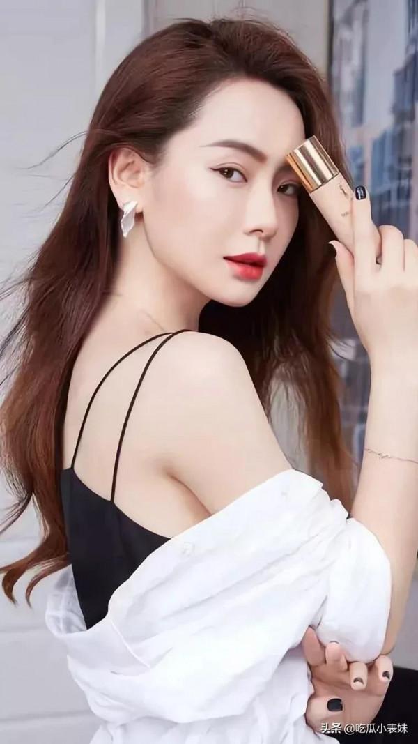 戚薇，又帥又酷，又美又可愛，驚豔到你了嗎？