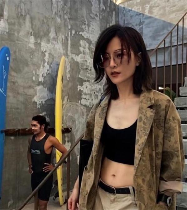 自律的女人不會老!43歲的劉孜,腹肌緊緻,雙腿修長,狀態如少女 自律的女人不會老!43歲的劉孜,腹肌緊緻,雙腿修長,狀態如少女