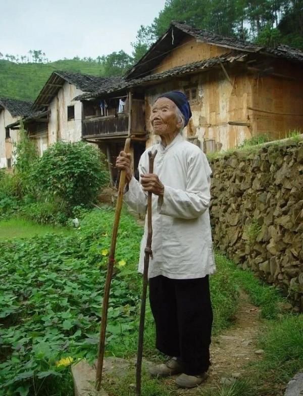 新婚3天與丈夫分別，為一句話苦等72年；晚年才知丈夫已犧牲48年