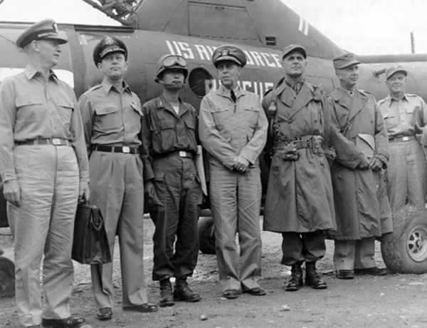 志願軍參謀長被授少將，彭德懷拍桌子：解方是少將，我撐死中將