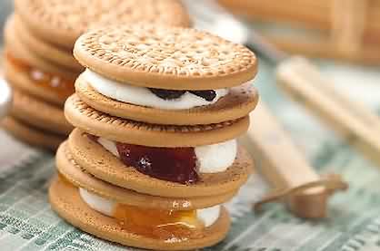 只要給餅乾貼上過期的標籤，我們就會吃出不存在的怪味