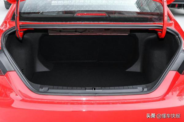 7-10萬元緊湊型運動轎車對決，風神奕炫對比吉利繽瑞