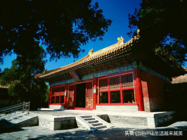 北京故宮是世界上現存規模最大、儲存最完整的木質結構古建築之一