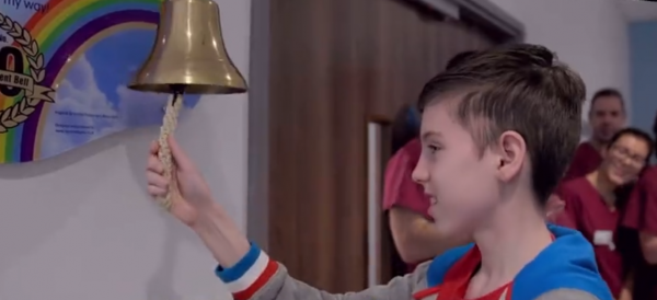 耗資21億的工程：英國15歲小夥腫瘤擴散，不動一刀5分鐘切除腫瘤