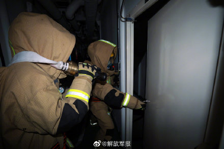 蹈海踏浪！戰艦雷霆出擊