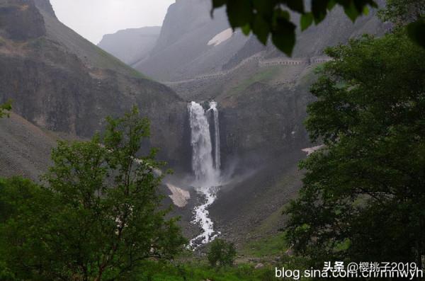 為什麼長白山瀑布遊客不能近身觀賞(圖) 為什麼長白山瀑布遊客不能近身觀賞(圖)