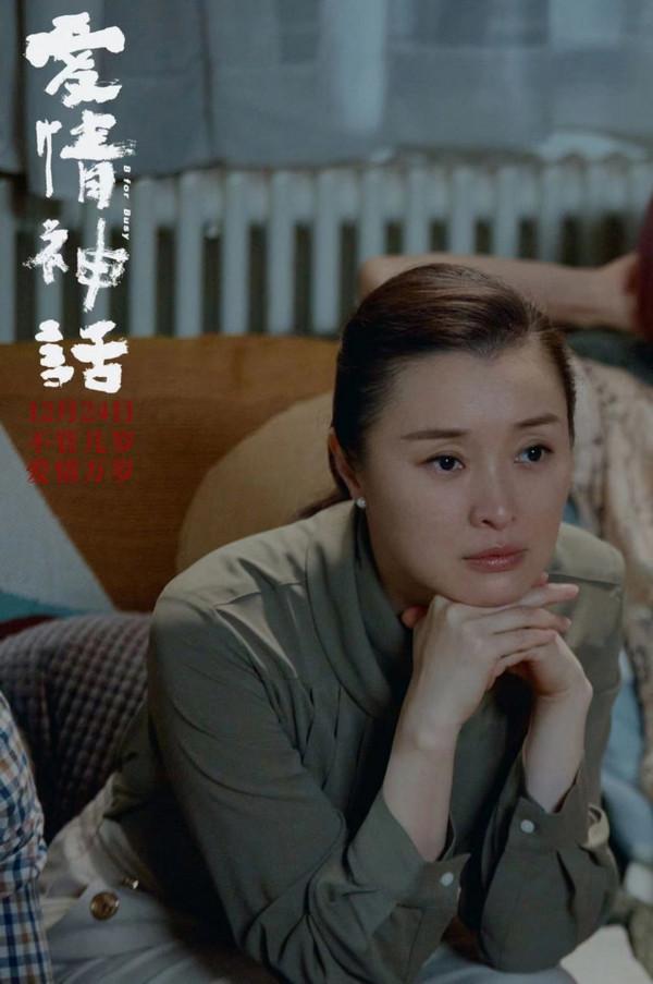 吳越紮起馬尾好驚豔，新片中穿薄紗襯衫，與馬伊琍同框顯年輕多了