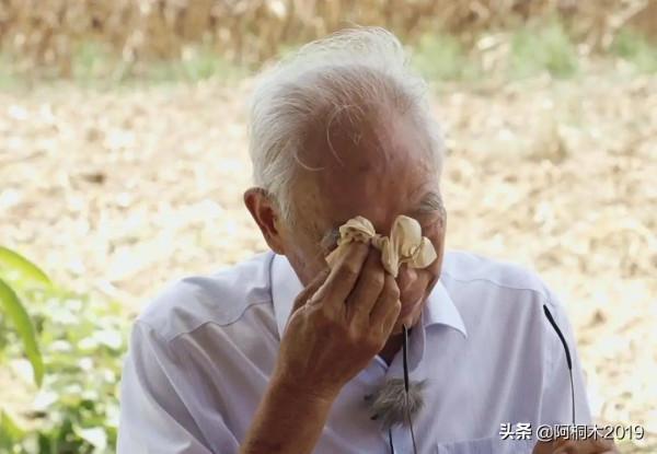 到底什麼樣的背景，能讓康輝第一次只為他一個人播新聞？