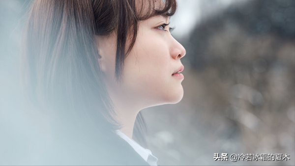 農村女孩放棄初戀，嫁給幫她家蓋房受傷的青年，村裡人豎起大拇指