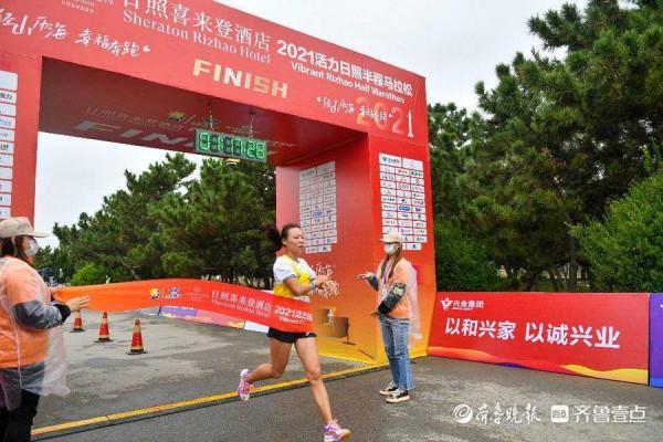 2021日照馬拉松女子組冠軍周霞：沿途景色真美，服務更是貼心