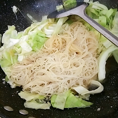 包菜炒粉絲