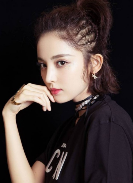 古力娜扎錯發戚薇圖秒刪,幾分鐘後,戚薇是如何回應的? 古力娜扎錯發戚薇圖秒刪,幾分鐘後,戚薇是如何回應的?