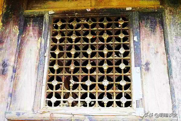 清代一樁奇案，老宅半夜鬧鬼，案情撲朔迷離，捕頭破案，揭穿謎底