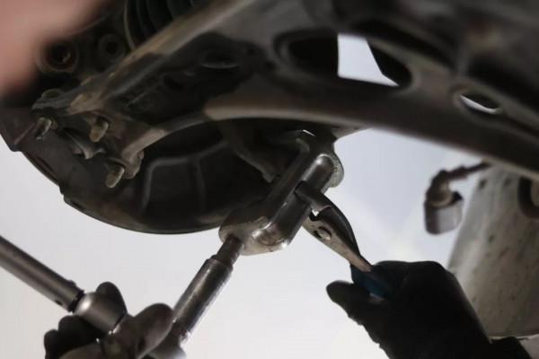 怪獸修車：翻新來自河南的大眾途安，全車異響抖動，積碳堆積如山