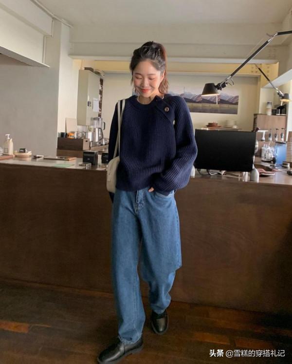 今秋再穿衛衣就過時了！這3種“上衣”正流行，搭褲子裙子都好看