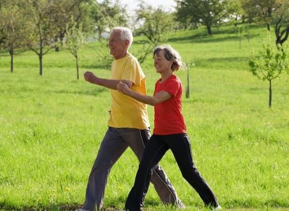 多喝水多走路，不一定是養生，或許是在傷害身體？