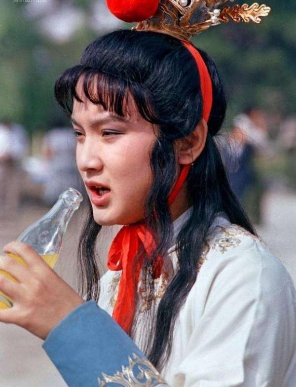 歐陽奮強：23歲飾演賈寶玉爆紅，27歲娶初戀，兒子早逝內心鈍痛