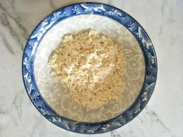 西紅柿新吃法，和芹菜葉一起烹飪，出鍋鮮美可口，很多人喜歡吃