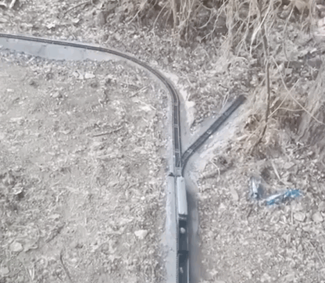 河南大學生在菜地建高鐵，穿隧道還能變軌，網友稱其“基建狂魔”