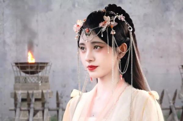 演藝圈小花之爭!90沒戲拍,95資源接到手軟,00花才是最後贏家 演藝圈小花之爭!90沒戲拍,95資源接到手軟,00花才是最後贏家