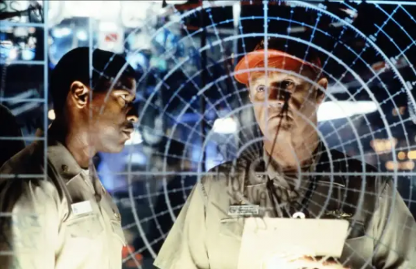 看好萊塢如何“反美”，當然還得選擇重溫《紅潮風暴》