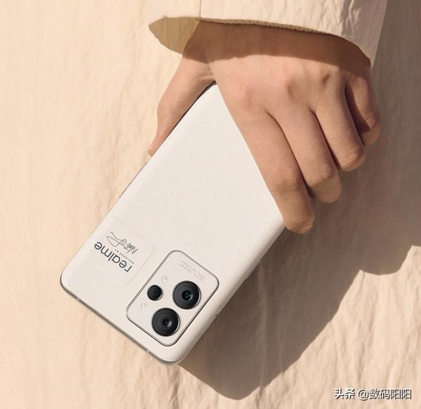 真我GT2pro強勢來襲！3699與小米12狹路相逢誰能勝？