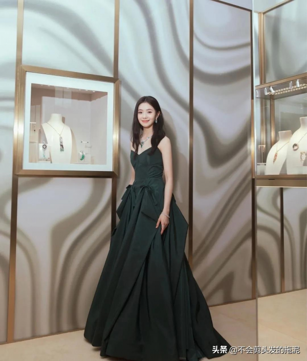 劉亦菲肉眼可見的糊了?鞠婧禕被截胡?黃軒扛不起票房? 劉亦菲肉眼可見的糊了?鞠婧禕被截胡?黃軒扛不起票房?