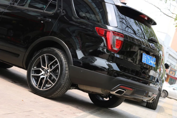 怪獸修車：翻新一輛&quot;破舊&quot;的二手福特探險者，最終&quot;舊車&quot;變新車