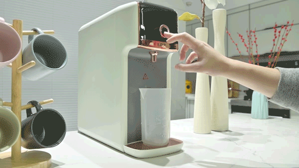 一臺即熱式淨飲一體機實現了飲水自由:宜盾普臺式即熱淨飲一體機 一臺即熱式淨飲一體機實現了飲水自由:宜盾普臺式即熱淨飲一體機