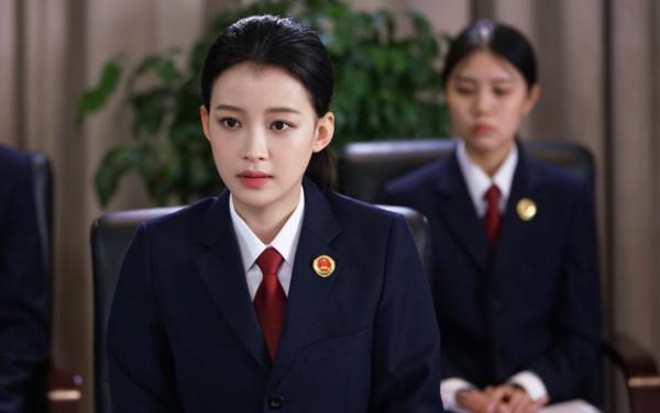 勾上董子健硬抗王京花，16歲就闖社會的孫怡，詮釋啥叫“上位”