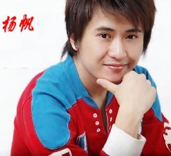 央視主持人楊帆：一家四口其樂融融，就是大女兒讓我“頭痛”