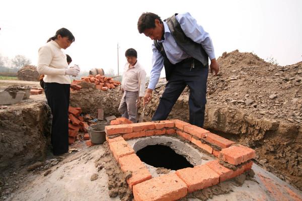 農村沼氣池從熱捧到無人問津，為何？農民：用2年就廢了