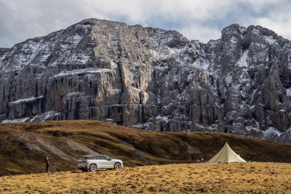 一車兩人一狗子開蔚來走秘境洛克之路 一車兩人一狗子開蔚來走秘境洛克之路