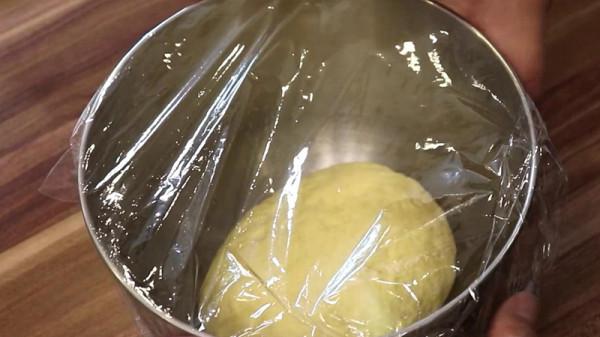 新疆特色美食羊腿麵包，表皮酥脆，裡面滿滿都是肉，真是太美味了