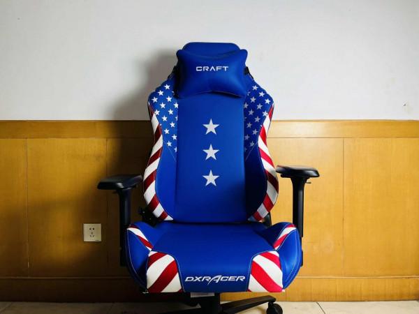 成年人的快樂屋，一桌一椅三兩平足以，新年煥新裝，簡約實用桌面