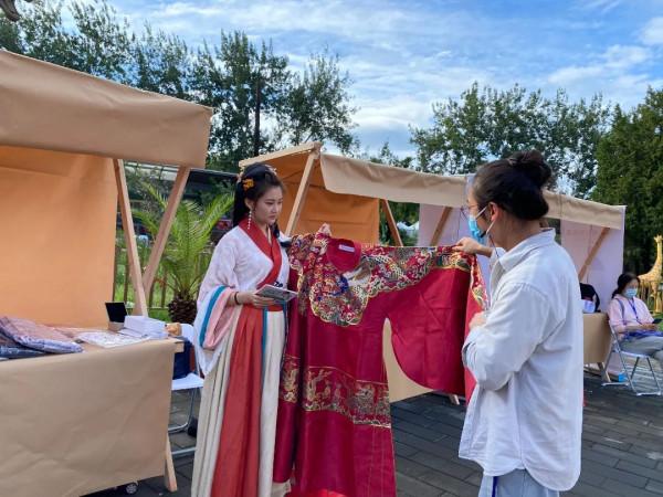 國風古韻 金秋遊園 漢服驚鴻 衣袂飄飄 國風古韻 金秋遊園 漢服驚鴻 衣袂飄飄
