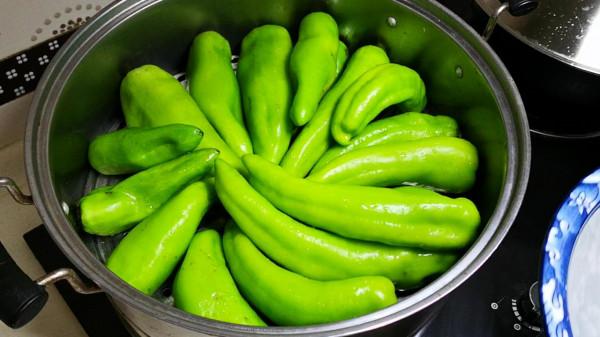 辣椒鍋裡蒸一蒸，作用拿錢買不到，奶奶偷教妙招，可惜懂的人不多