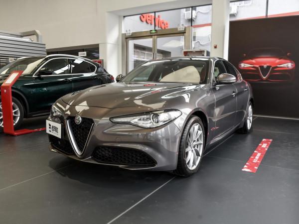 歐洲原裝進口，280馬力法拉利血統，豪華三廂7L油耗，實拍Giulia