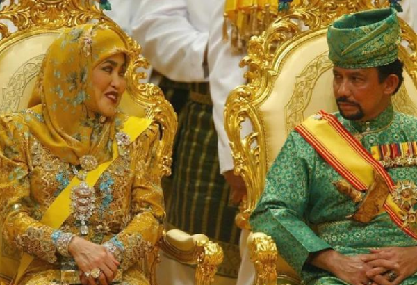 汶萊王后：嫁身家700億表哥，&OpenCurlyDoubleQuote;趕走&rdquo;2個美貌王妃，穩坐中宮56年