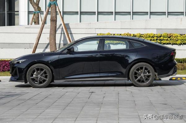 新車 &vert; 年輕人運動家轎！長安UNI-V開啟預訂，先享預訂價13&period;49萬元