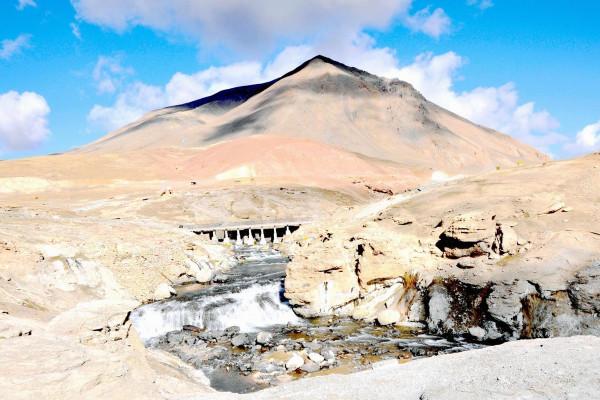藏西秘境雪域之巔上的“魔眼”達格架間隙噴泉