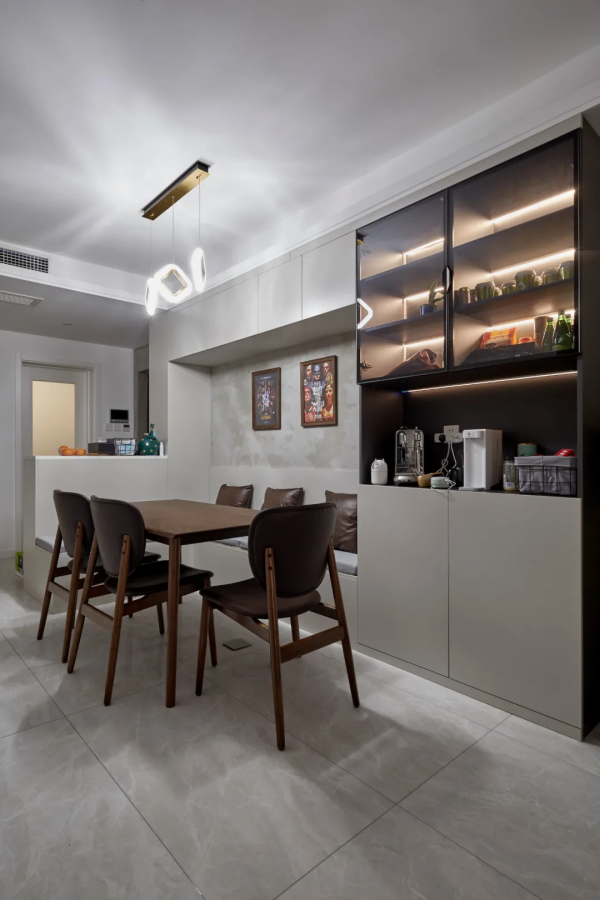 135㎡的家75㎡收納，放著好好的房子不住，到底怎麼想的？